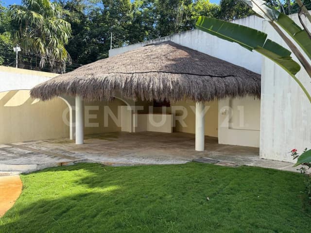 Venta Casa en Álamos I Cancun Exclusivo Condominio con Jardín y Palapa SVM3025