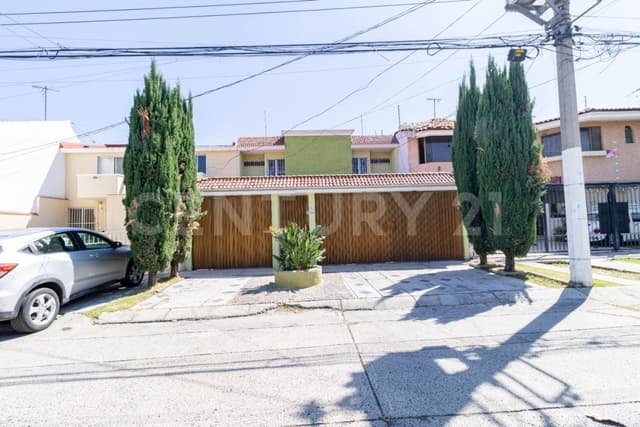 Casa en venta, Col. Paseos del Sol, Zapopan, Jal.