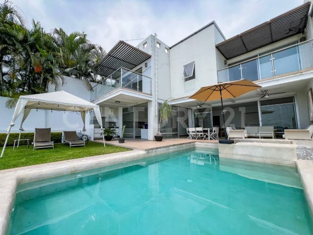 CASA CON ALBERCA, JARDÍN Y ESPACIOS PARA CONVIVIR EN BURGOS BUGAMBILIAS