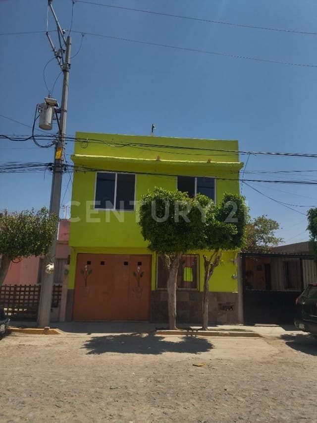 Casa de 4 recámaras en venta en Colibrí Banthí, SJR, Qro.