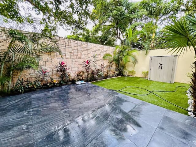 Casa en Venta Av Colegios - Residencial con Vigilancia