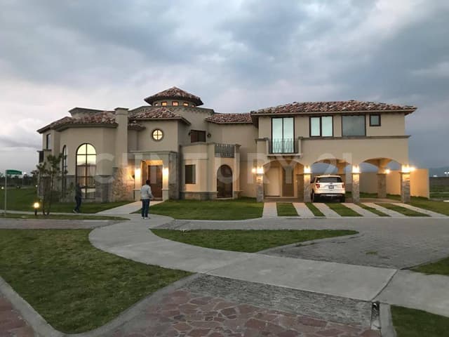 RESIDENCIA UNICA, EN EXCLUSIVO FRACCIONAMIENTO CONDADO DEL VALLE