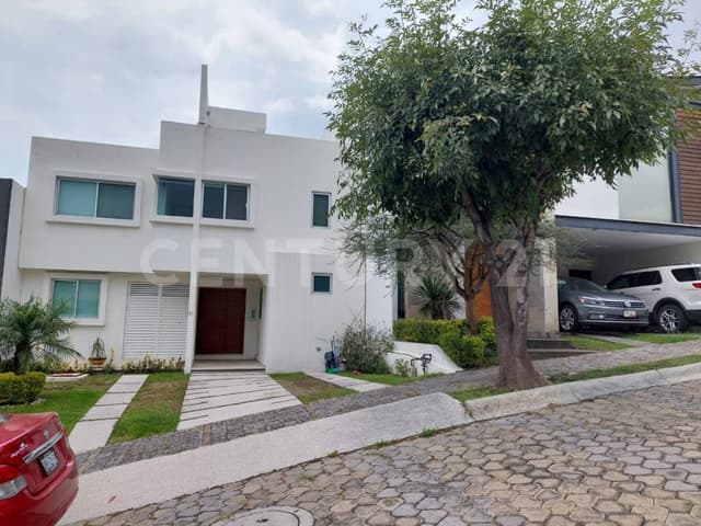 Casa en Venta en Puebla, Lomas de Angelópolis, Clúster 10 10 10.