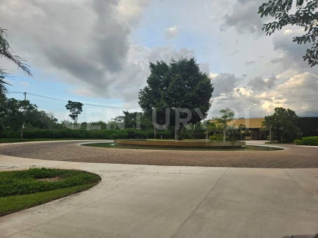 Terreno en Venta de 1,160 m2 en Privada con Campo de Golf en Mérida, Yucatán.