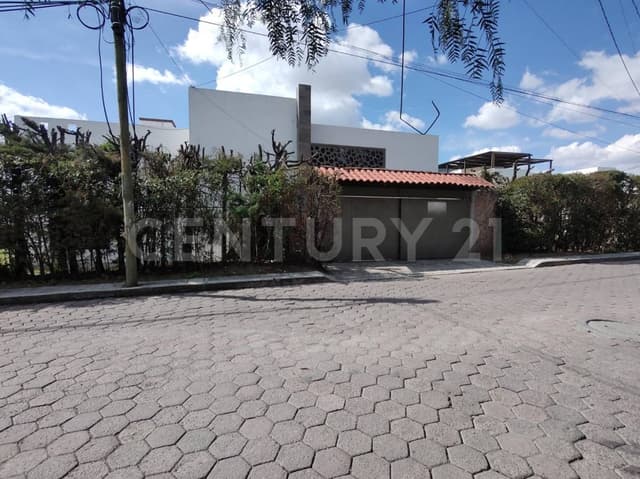 Casa en venta, amplio jardín, Xilotzingo, accesos Periférico Ecológico Puebla