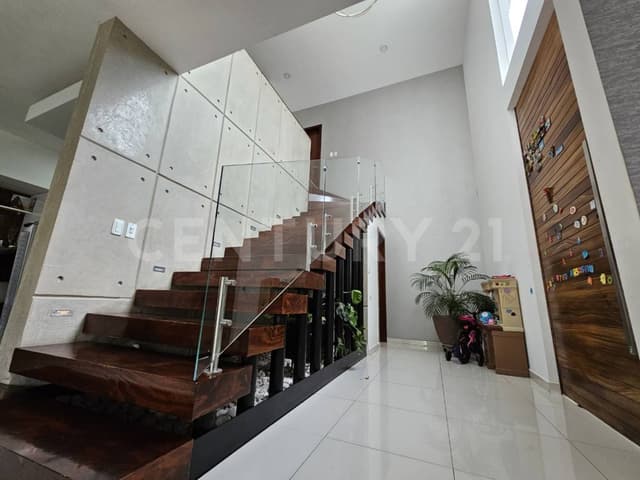 CASA EN VENTA EN ESQUINA EN BARRIO SAN FRANCISCO SUR LA PRIMAVERA CULIACAN