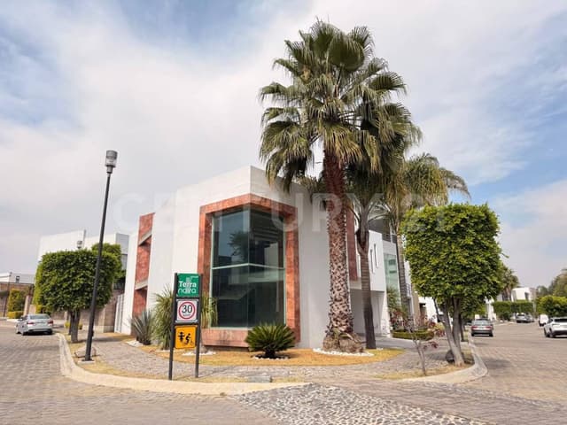RENTA CASA 3 RECÁMARAS EN ESQUINA PARQUE TERRANOVA, LOMAS ANGELOPOLIS II,PUEBLA