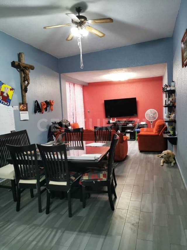 Casa de 3 niveles en Unidad Hab Santa Fe