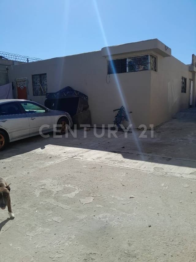 RAV-1225 VENTA DE PROPIEDAD CON 3 DEPARTAMENTOS