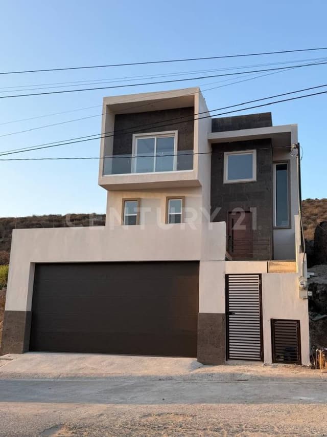 CASA EN VENTA EN COLONIA MODERNA OESTE, ENSENADA, BAJA CALIFORNIA