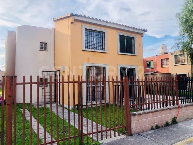 CASA EN VENTA DENTRO DE FRACCIONAMIENTO HACIENDA DEL BOSQUE