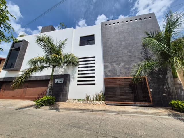 preciosa casa en una de las zonas mas exclusivas en oaxaca