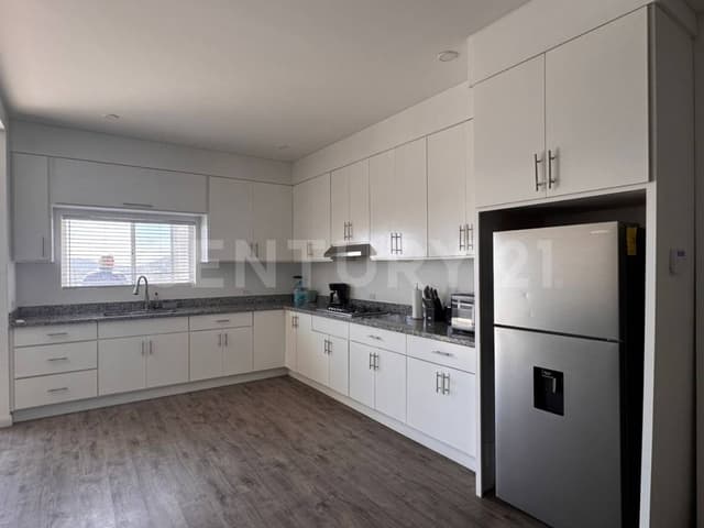 HERMOSA CASA EN VENTA CON VISTA AL PUERTO DE ENSENADA