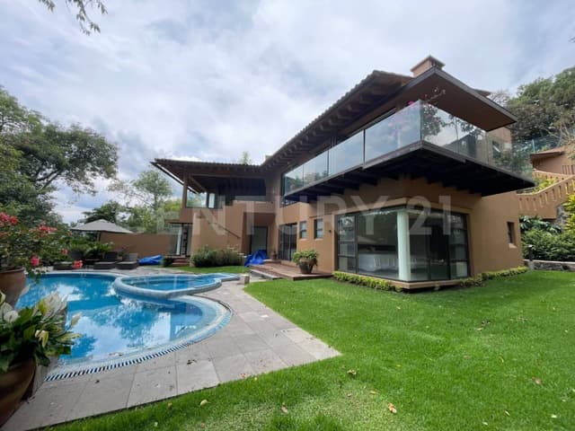 CASA EN VENTA EL CENTRO DE VALLE DE BRAVO