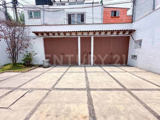 Vive el encanto de San Ángel - Casa con gran potencial para renovar