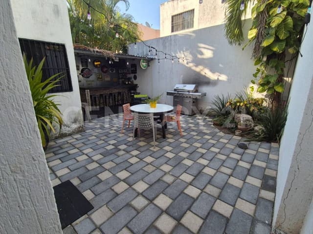 Casa en Venta 4 rec, con patio y estudio, La Toscana Playa del Carmen P4428