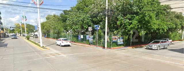 Terreno Comercial en el centro de Playa del Carmen, Justo frente al IMSS