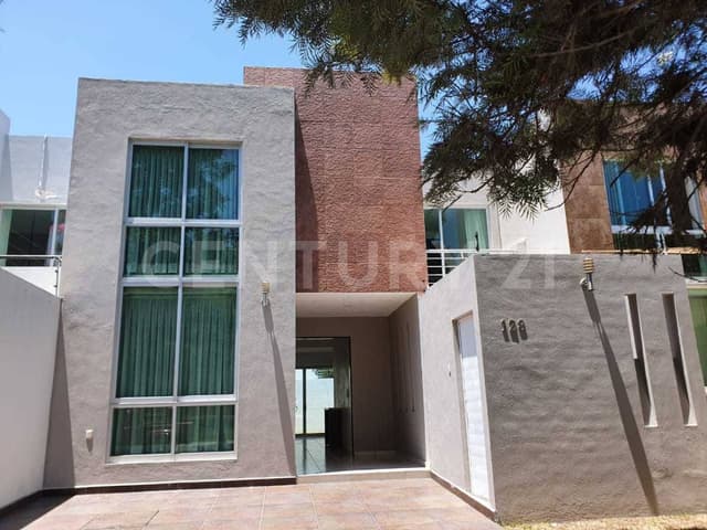 CASA EN RENTA EN BOSQUE REAL