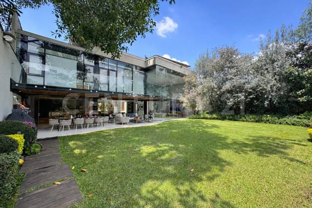 Casa Inteligente de Lujo en Jardines del Pedregal | Doble Acceso y Gran Terreno