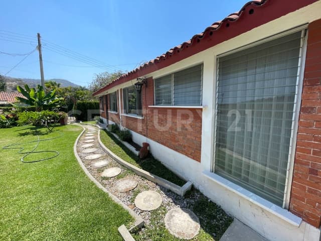 CASA DE UN SOLO NIVEL EN FRACCIONAMIENTO EL PARAJE, JIUTEPEC MORELOS.