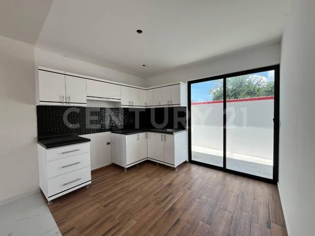 Casa en venta con 4 recamaras en Solares Banthí, San Juan del Río, Qro