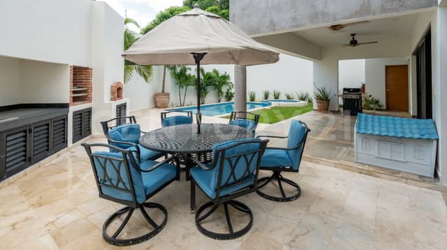 Residencia de Lujo en Bosques de Bambú | 5 Recámaras | 465 m² | Paneles Solares