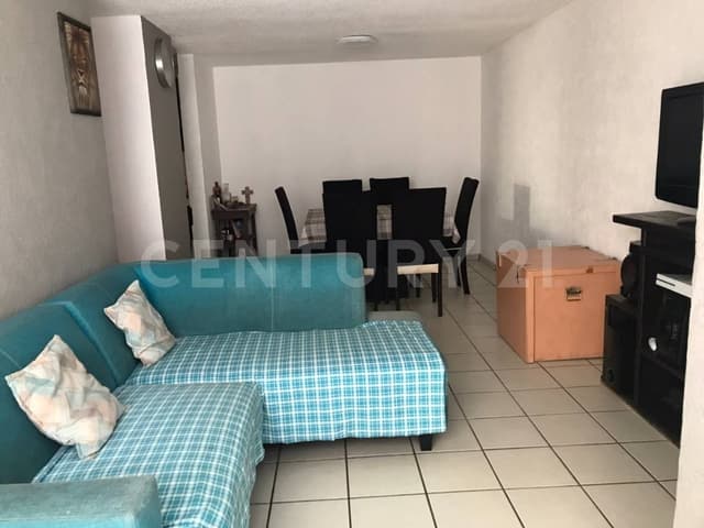 En UH Joyas de Vallejo, a media cuadra de Metrobus Tenayuca (Linea 3)