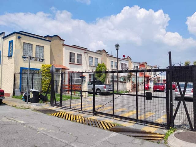 Casa en Venta en Hacienda del Valle II, San Mateo Otzacatipan, Estado de Mexico