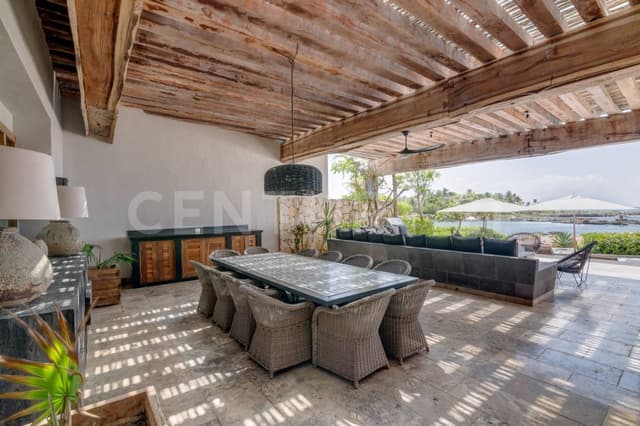 espectacular y iconica Villa frente al mar caribe