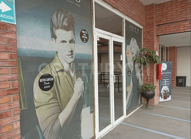 Local Comercial en renta dentro de Plaza Totoltepec Local 27