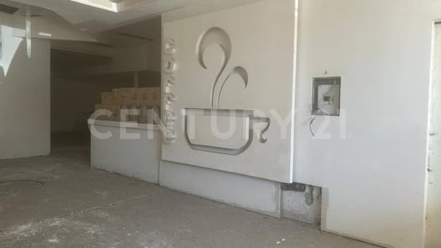 RENTA BODEGA AMPLIA CON POTENCIAL DE TRANSFORMACIÓN