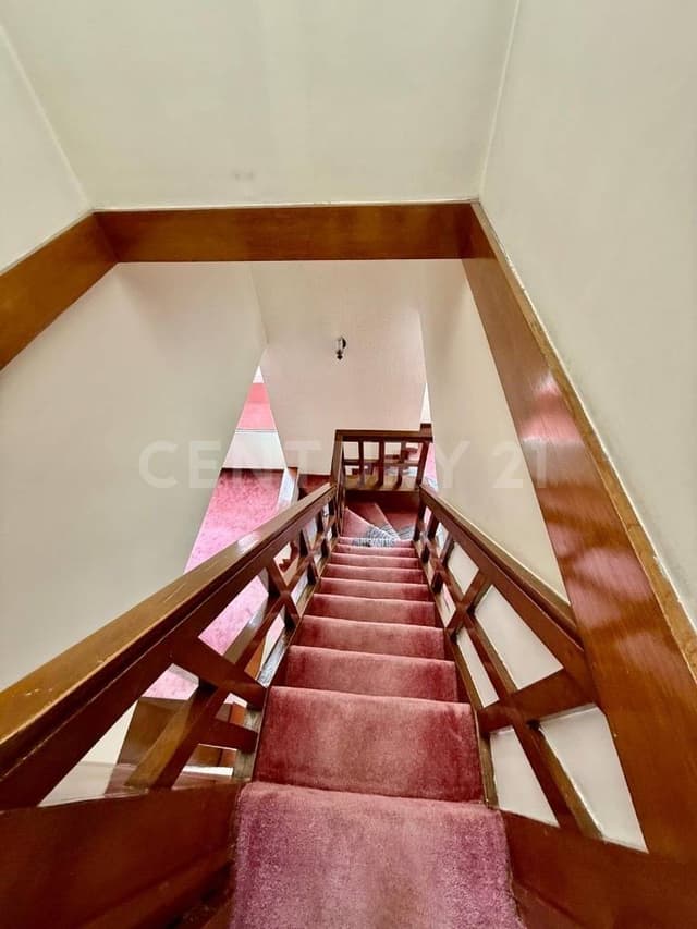 Amplia casa en renta con jardín, terraza y espacio ideal para oficina