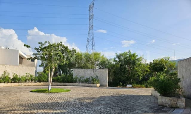 Terreno en venta de 275 m2 en privada residencial en Temozón Norte Mérida.