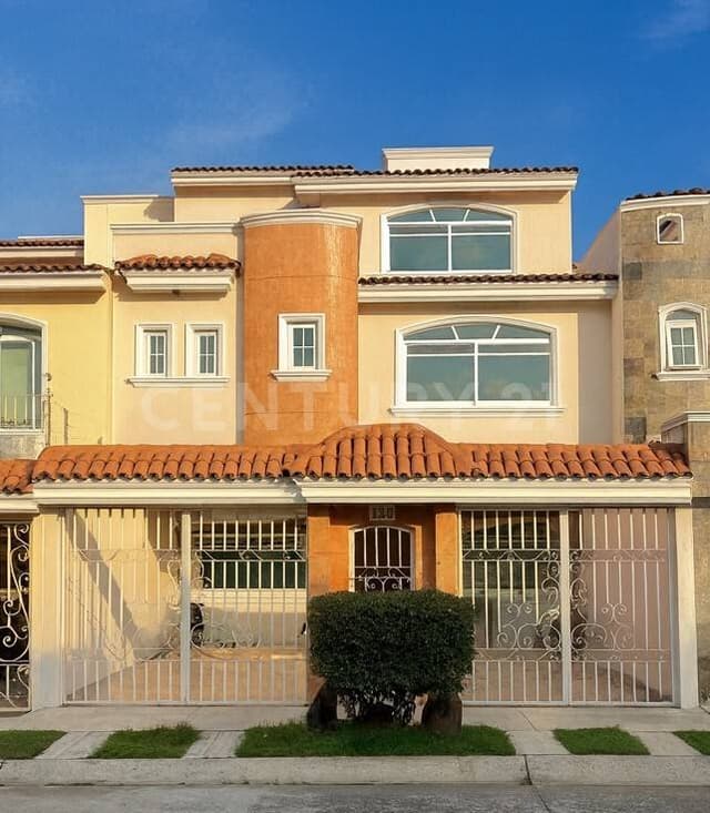 Venta - Vive la exclusividad de Bugambilias en esta residencia única