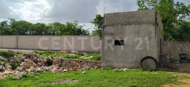 Terreno de 1.5 HAS con construcción en Dzununcan cerca de Periferico de Mérida.