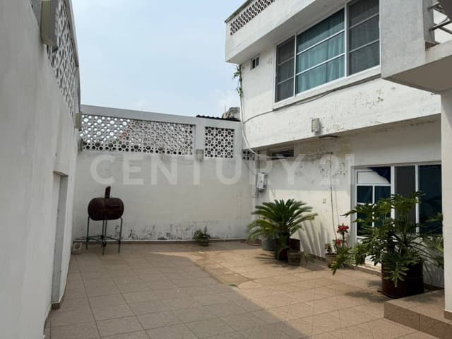 CASA AMPLIA EN VENTA