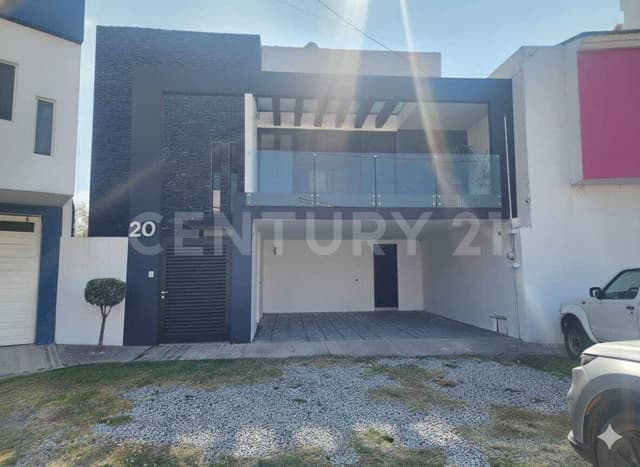 VENTA CASA SEMINUEVA 5 RECÁMARAS (UNA EN PLANTA BAJA)CERCA DE CU, XILOTZINGO,PUE