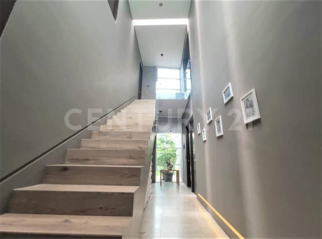 Casa en Venta con excelente diseño y amplias áreas verdes