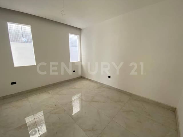 CASA NUEVA EN VENTA DE UN PISO EN FRACC. LEONES ETAPA 1. ALDAMA CHIHUAHUA