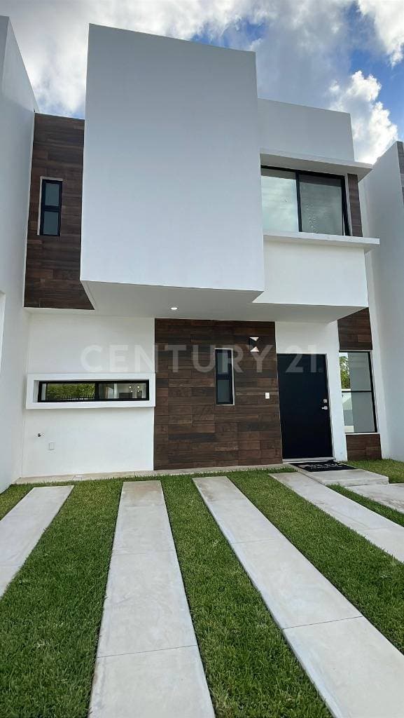 VENTA CASA EN RESIDENCIAL POR AV HUAYACAN YP0525