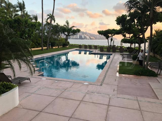 Venta de departamento sobre playa en la Bahía de Acapulco