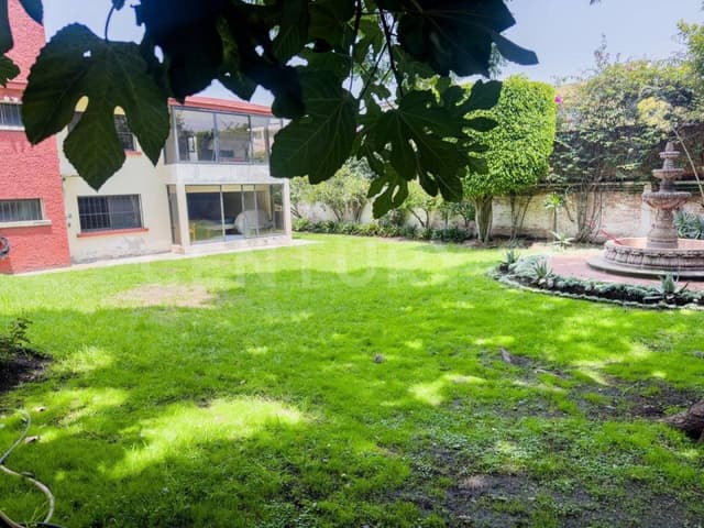 Casa en Venta en Ciudad Satélite, Naucalpan, Estado de México.