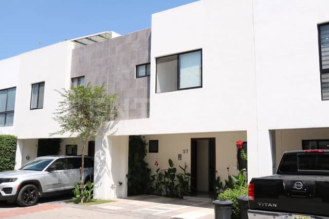 Casa en RENTA en coto Real Sur, a 5min de Punto Sur y López Mateos