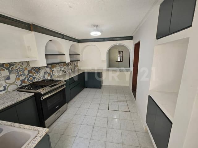 Casa en venta de 2 niveles y 4 habitaciones en Mérida, Yucatán.