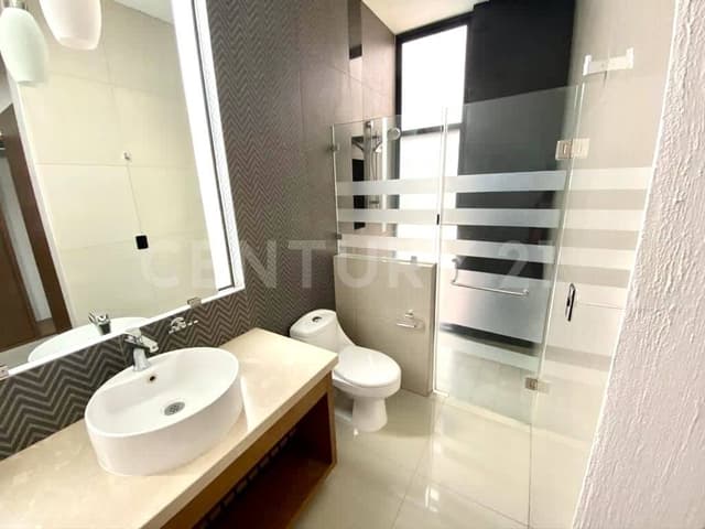 Casa en Venta Nueva Galicia con 4 recámaras y amplios espacios