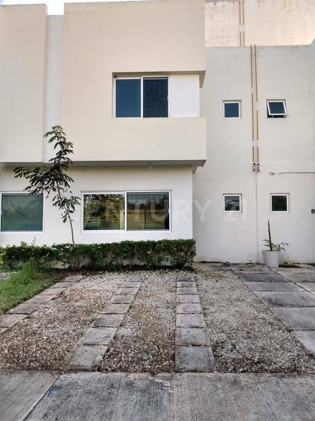 Se Renta Casa Amueblada fracc. Lunamar Playa del Carmen P3713