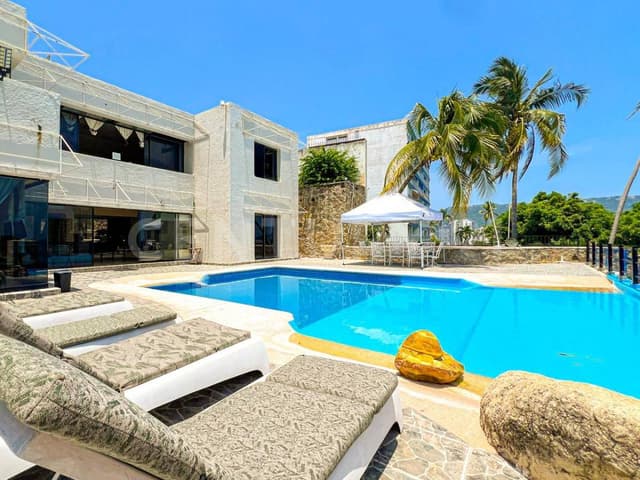 CASA EN RÉGIMEN DE CONDOMINIO TRES GRACIAS