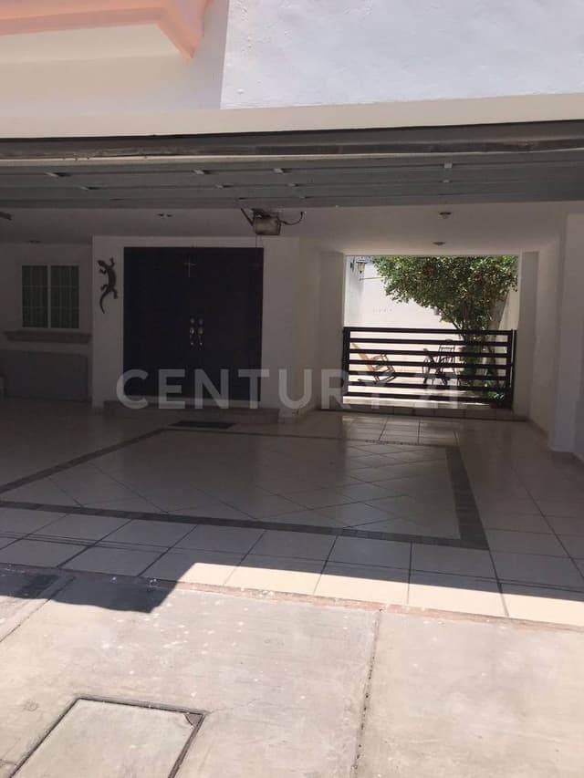 Casa en venta en fracccionamiento privado montecarlo Culiacan,Sinaloa