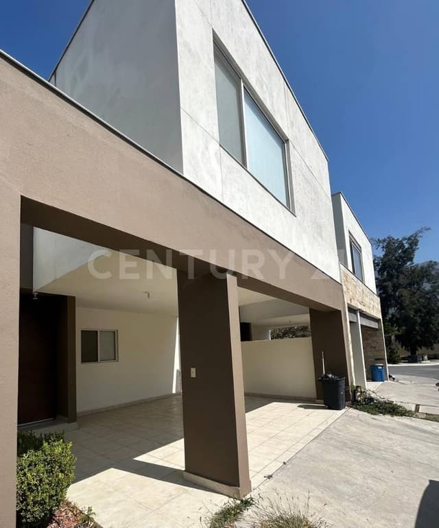 CASA EN RENTA EN FRACC. MORETTA EN SUR CARRETERA NACIONAL