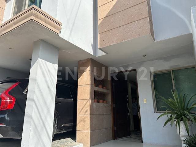 CASA EN VENTA EN COL. SAN JEMO EN MONTERREY